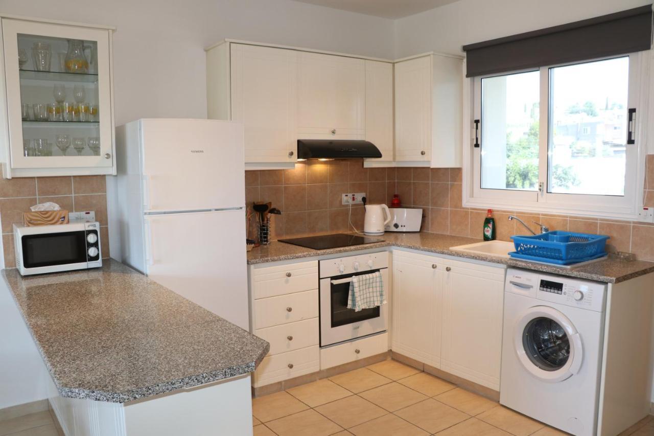 Sunset Apartment With Pool & 10 Mins To Venus Beach Paphos Buitenkant foto