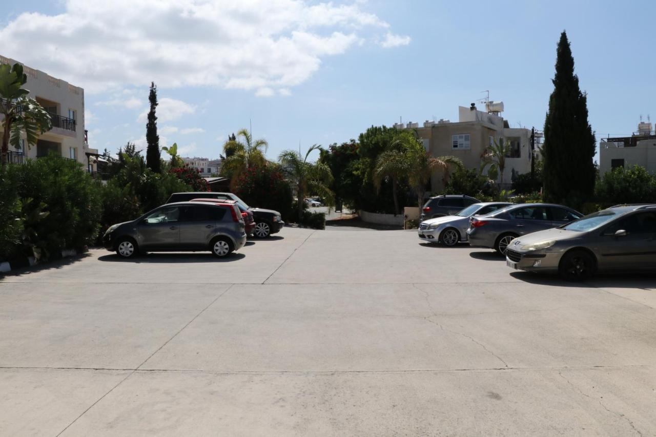 Sunset Apartment With Pool & 10 Mins To Venus Beach Paphos Buitenkant foto